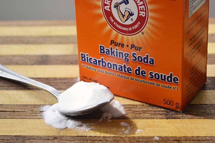 Baking soda cũng có tác dụng làm sạch cặn bẩn