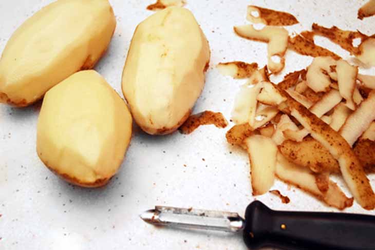 Vỏ khoai tây có thể giúp loại bỏ cặn bẩn bình đun siêu tốc hiệu quả