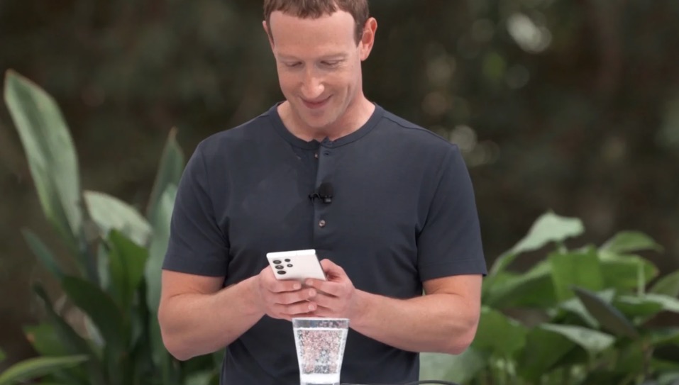 Chiếc điện thoại Samsung trên tay Mark Zuckerberg khiến nhiều người bất ngờ - Ảnh 3.